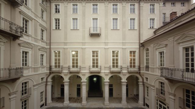 Palazzo Badini Confalonieri Facciata del palazzo storico Badini