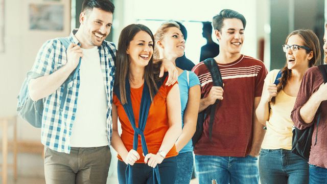 Gruppo di studenti e studentesse - immagine Getty Images