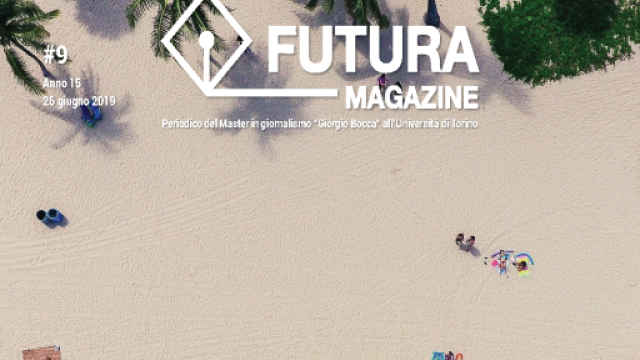 Una spiaggia vista dall'alto nella copertina di Futura