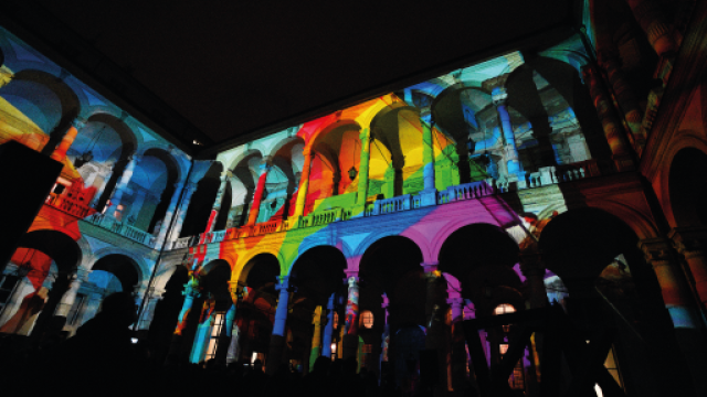 Videomapping La caverna illuminata nel cortile del Rettorato