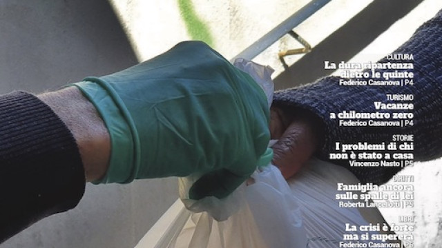 Parte della copertina: una mano con guanto dà un sacchetto a un'altra mano