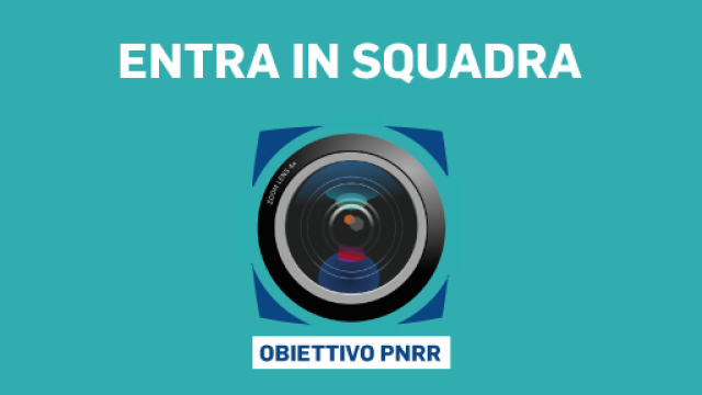 Entra in SQUADRA obiettivo di una macchina fotografica e titolo dell'avviso