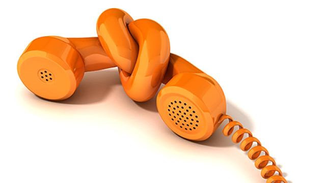 cornetta telefonica con nodo