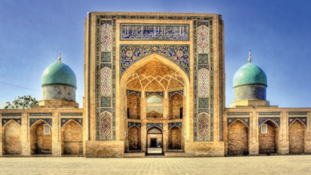palazzo Khazrati Imam Mosque