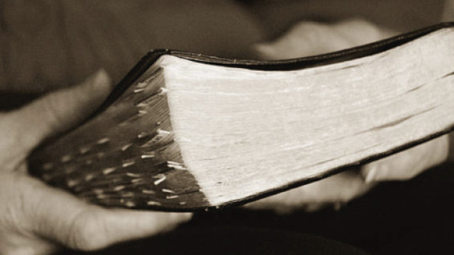 Traduzioni di poesia nel secondo dopoguerra in Italia Fotografia in bianco e nero di un libro antico