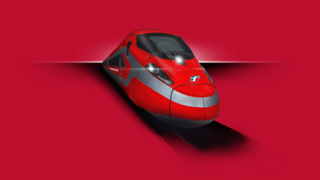 Studi o lavori in UniTo? Per te uno sconto per viaggiare con Trenitalia Prima carrozza di un treno su sfondo colorato