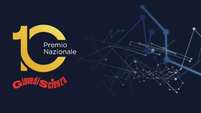 numero 10 con logo GiovedìScienza su sfondo colorato