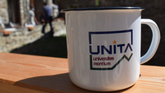 Significato e pratiche di cittadinanza europea tazza con logo UNITA