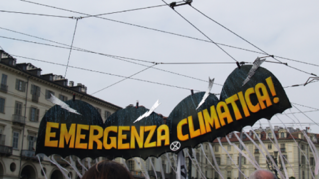 Del Rettore sullo Sciopero Globale per il Clima foto di uno striscione esposto durante una manifestazione con scritta: emergenza climatica