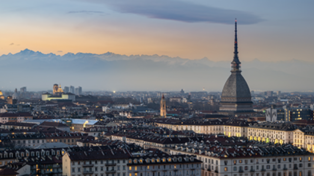 Una vista al tramonto di Piazza Vittorio Veneto e della Mole Antonelliana