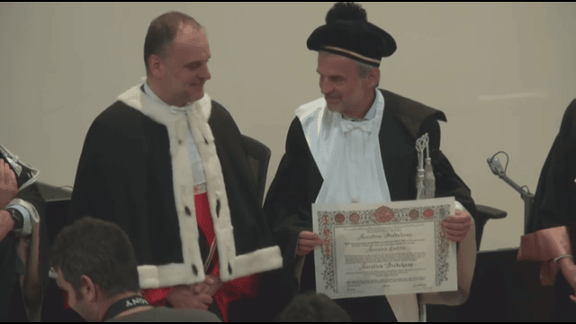 Horst Bredekamp riceve la pergamena di laurea