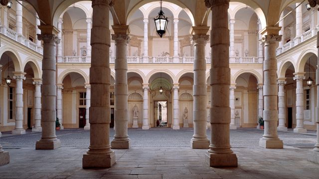 Aggiornati sul Piano Strategico Veduta del loggiato del Palazzo del Rettorato
