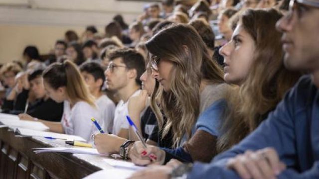 gruppo di studenti in aula