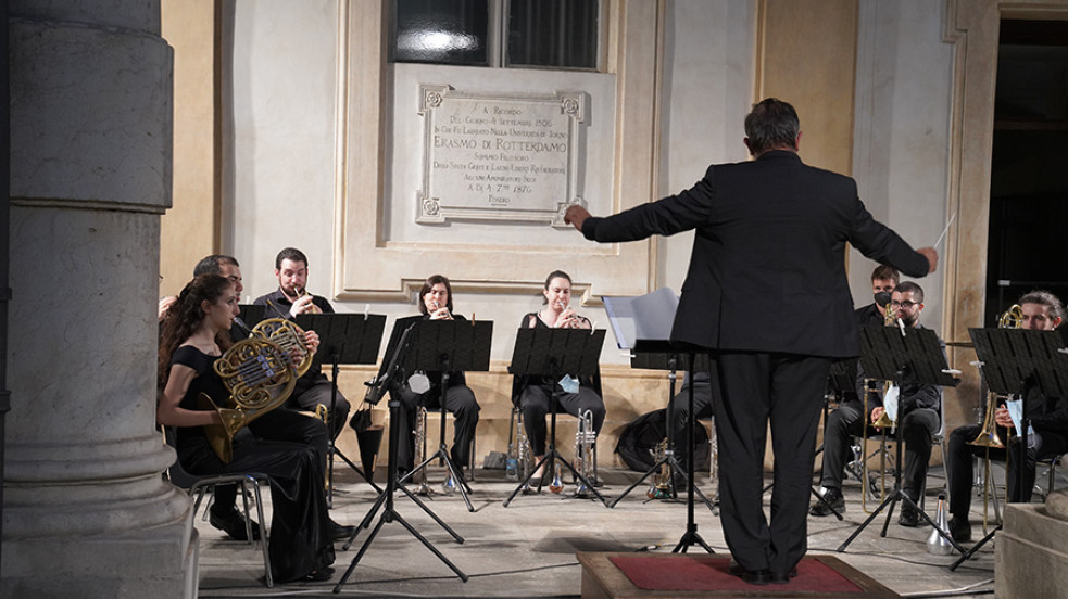 Musicisti nel cortile del rettorato in occasione della festa della musica