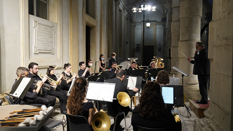 Musicisti nel cortile del rettorato in occasione della festa della musica