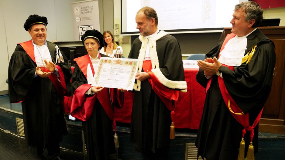 Consegna della pergamena a Emiliana Brocchi