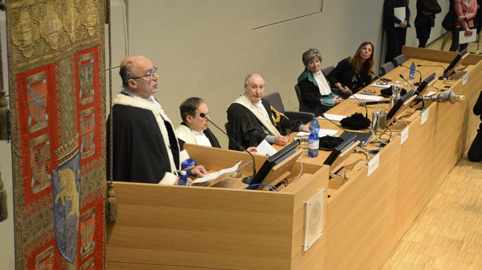 Intervento del Rettore Ajani durante la cerimonia in Aula Magna 