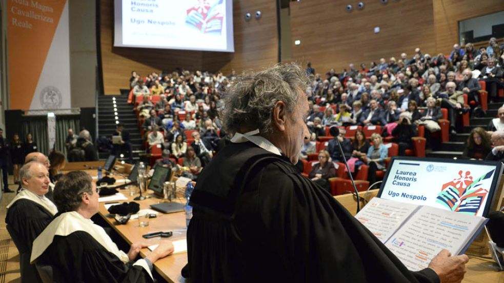 Intervento di Ugo Nespolo durante la cerimonia in Aula Magna 