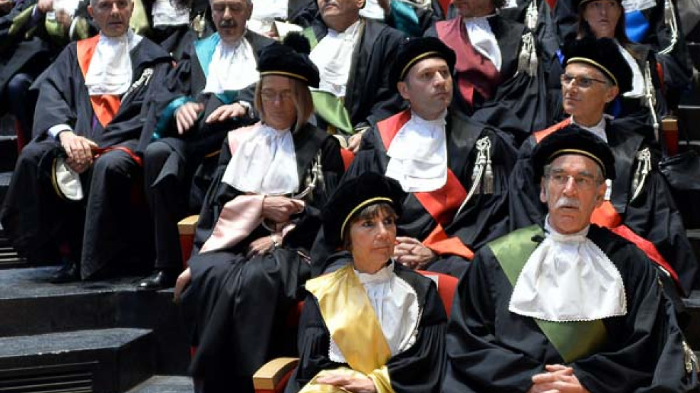 I docenti che assistono alla cerimonia