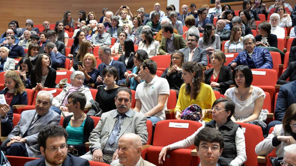Pubblico che assiste alla cerimonia