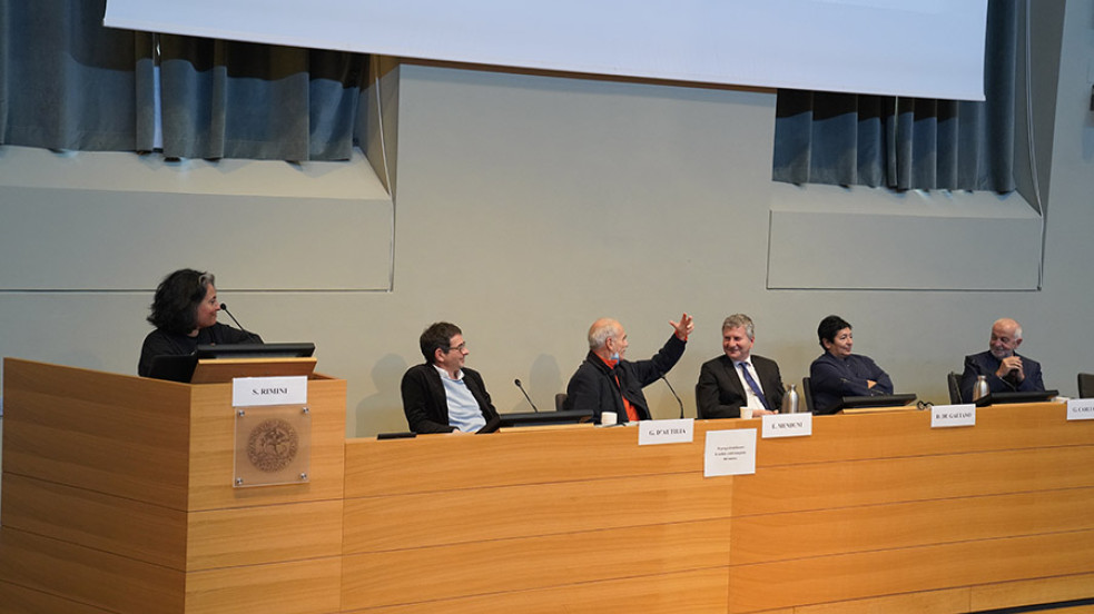 Tavolo dei relatori in aula magna