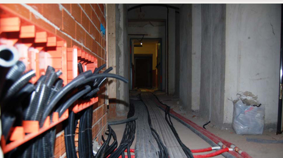 Posa tubi elettrici e idraulici
