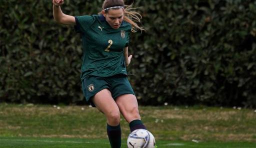 Jenny Requirez Jenny Requirez, studentessa atleta di calcio