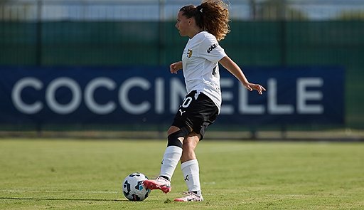 Jenny Requirez Jenny Requirez, studentessa atleta di calcio