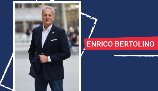foto del comico Enrico Bertolino