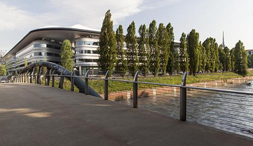 Il Campus Einaudi fotografato dal ponte di Lungo Dora Siena