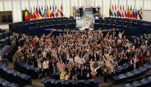 Foto di tutti gli studenti partecipanti ad una riunione ESA