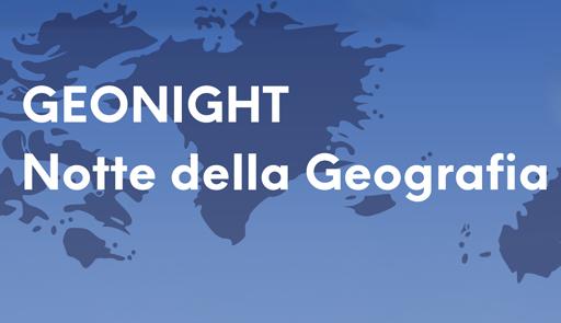 Grafica con sfondo blu chiaro con scritta geonight notte della geografia in bianco