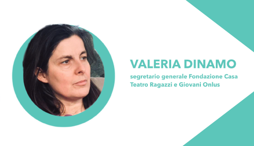 Grafica con sfondo bianco e fotografia di donna al centro
