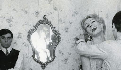 Una delle foto in bianco e nero della mostra "Suonare forte" di Lisetta Carmi