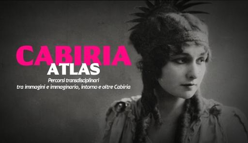 Immagine decorativa. Fotografia di un'attrice con abiti di scena