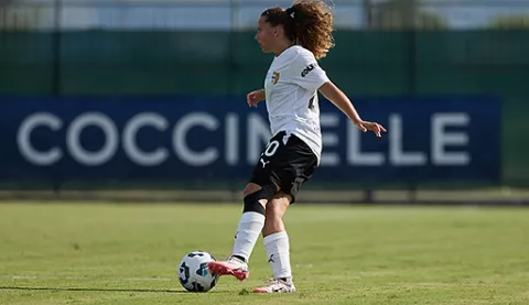 Jenny Requirez Jenny Requirez, studentessa atleta di calcio
