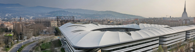 Immagine del Campus Luigi Einaudi dall'alto. Sullo sfondo si intravede la Mole Antonelliana
