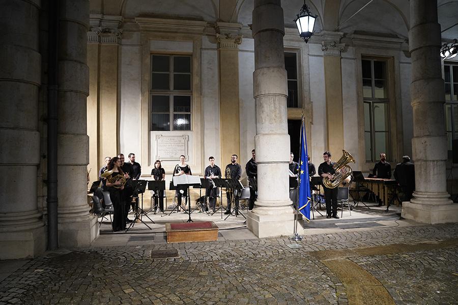 Musicisti nel cortile del rettorato in occasione della festa della musica