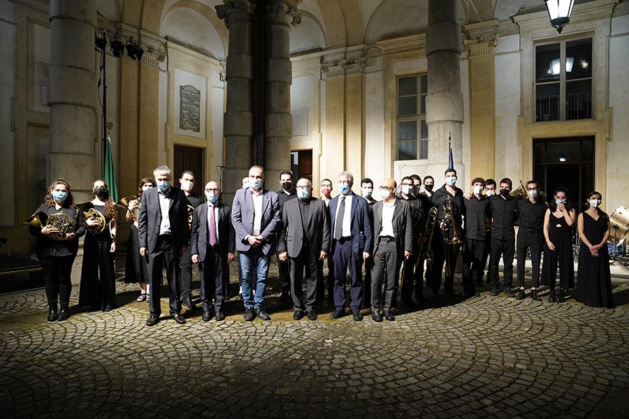 Musicisti nel cortile del rettorato in occasione della festa della musica