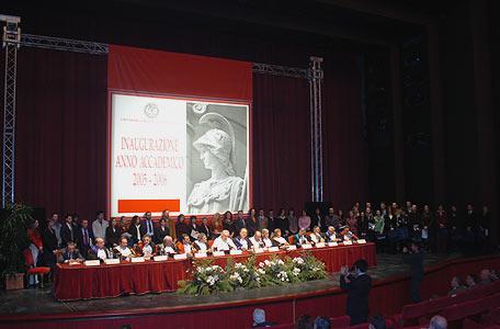 Il tavolo delle Autorità e i premiati