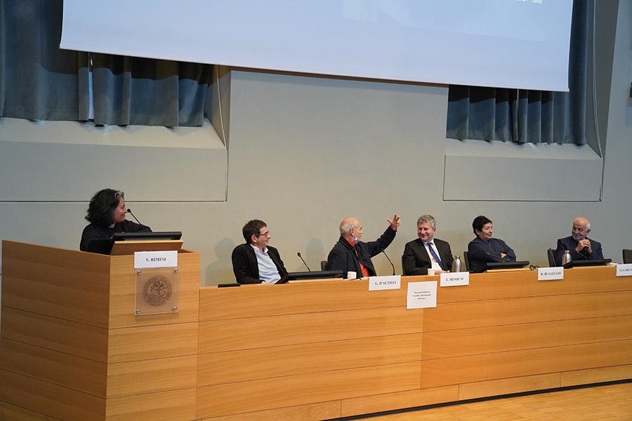 Tavolo dei relatori in aula magna