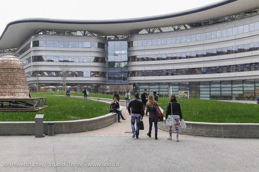 Piazza centrale del Campus Luigi Einaudi (CLE) Piazza centrale del Campus Luigi Einaudi (CLE)