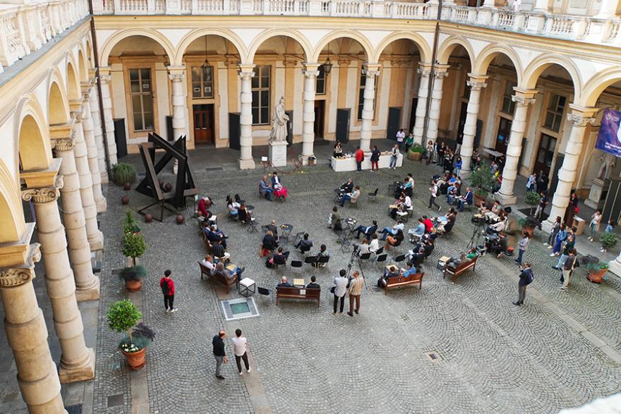 Panoramica del cortile del Rettorato dall'alto