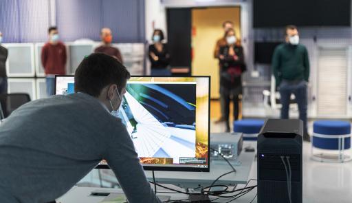 Esercitazione di un gruppo di lavoro al computer Esercitazione di un gruppo di lavoro al computer