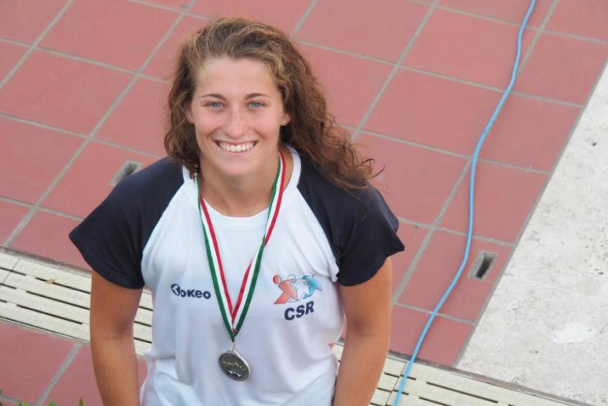 Primo piano di Cristina Caruso, studentessa atleta di nuoto