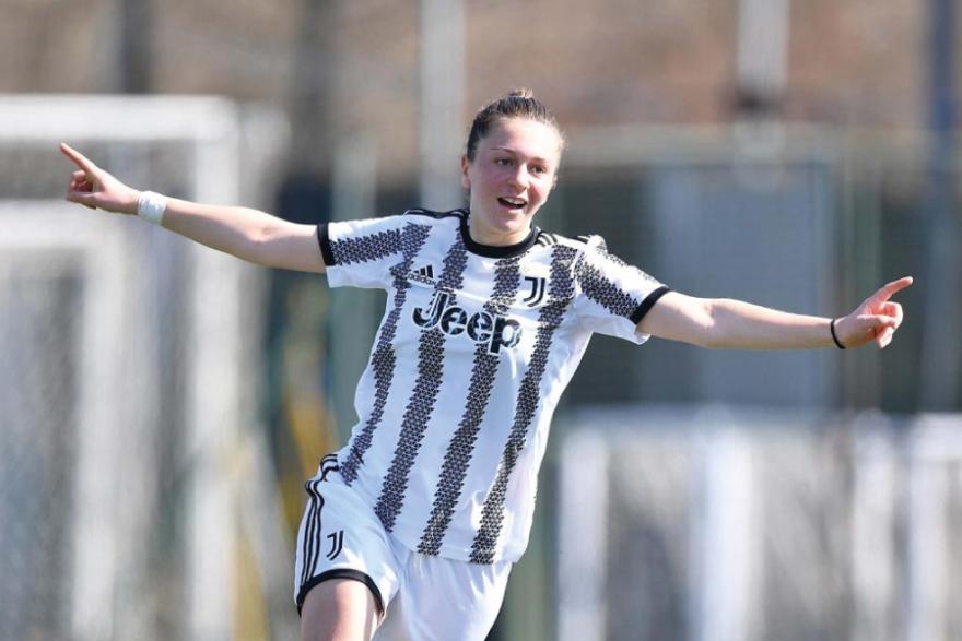 Giorgia Berveglieri Studentessa atleta mentre pratica la disciplina sportiva del calcio