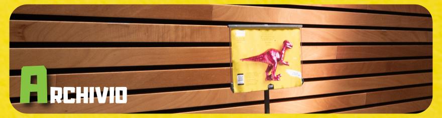 Cartello con grafica del dinosauro rosa