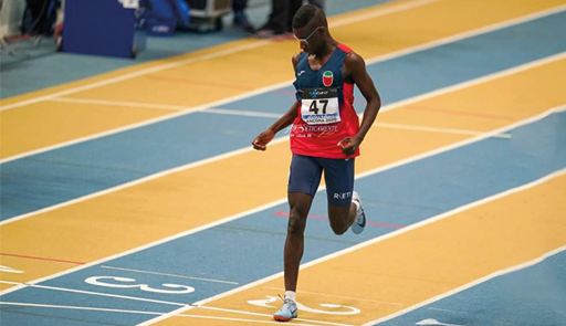 Joseph Twumasi, studente atleta impegnato in una competizione di atletica