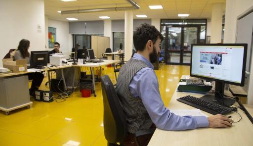 personale che lavora al pc
