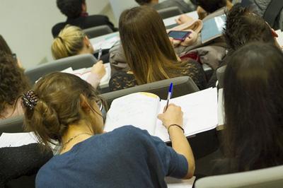 Studenti a lezione Studenti a lezione